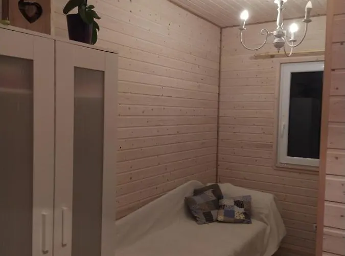 بيت خشبي Domek Pralinka Nad Jeziorem - 